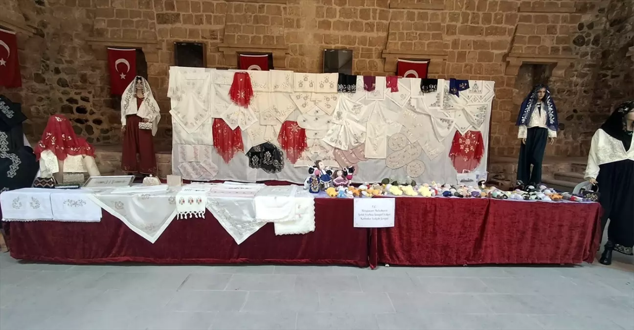 Beypazarı'nda 2. Uluslararası Halk Dansları ve Müzik Festivali Kapsamında İki Sergi Açıldı