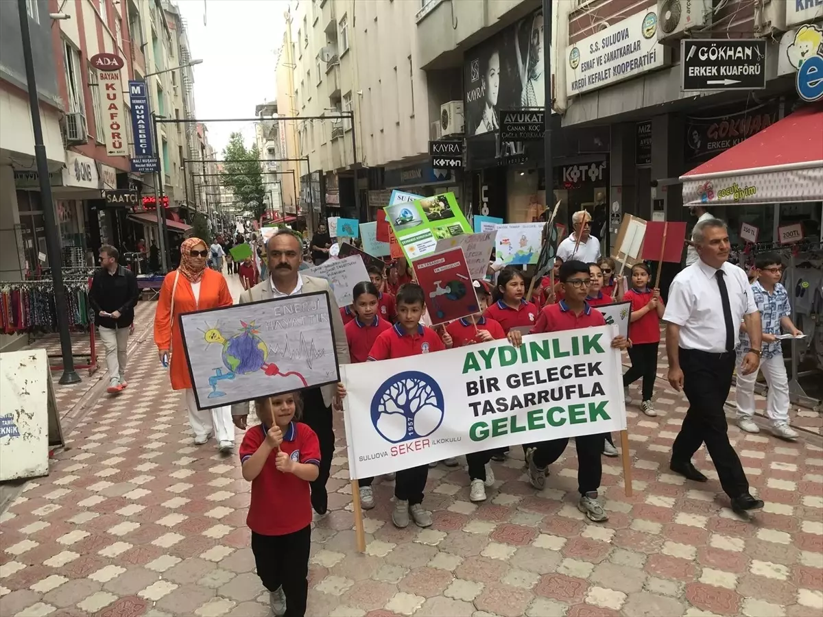 Suluova Şeker İlkokulu'ndan Su İsrafına Dikkat Çeken Farkındalık Yürüyüşü
