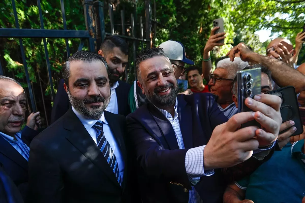 Suriye Bayrağı Washington'da Yeniden Göndere Çekildi