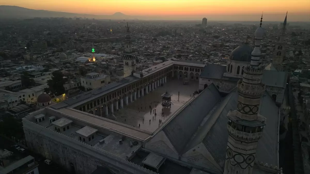 Suriye'de Esed rejiminin ardından ilk Kurban Bayramı namazı kılındı