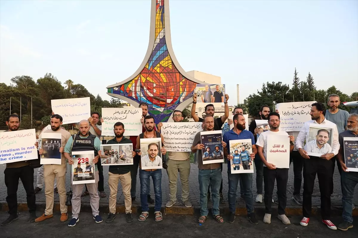 Suriye'de Halk, İsrail'in Gazze Saldırılarını Protesto Etti