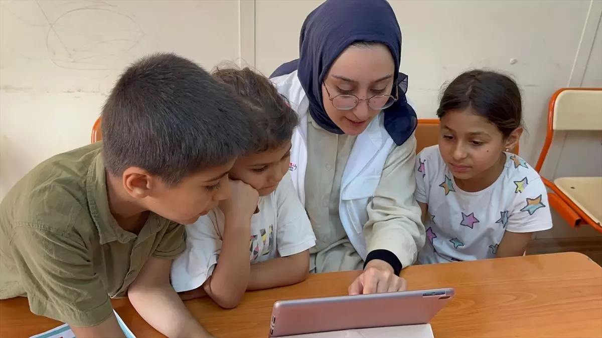 Kırıkhan'da Suriyeli Yetim Çocuklara Algoritma ve Kodlama Eğitimi