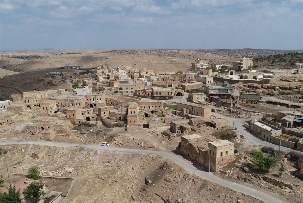 Süryaniler terör nedeniyle terk etmek zorunda kaldıkları topraklarına dönüyor