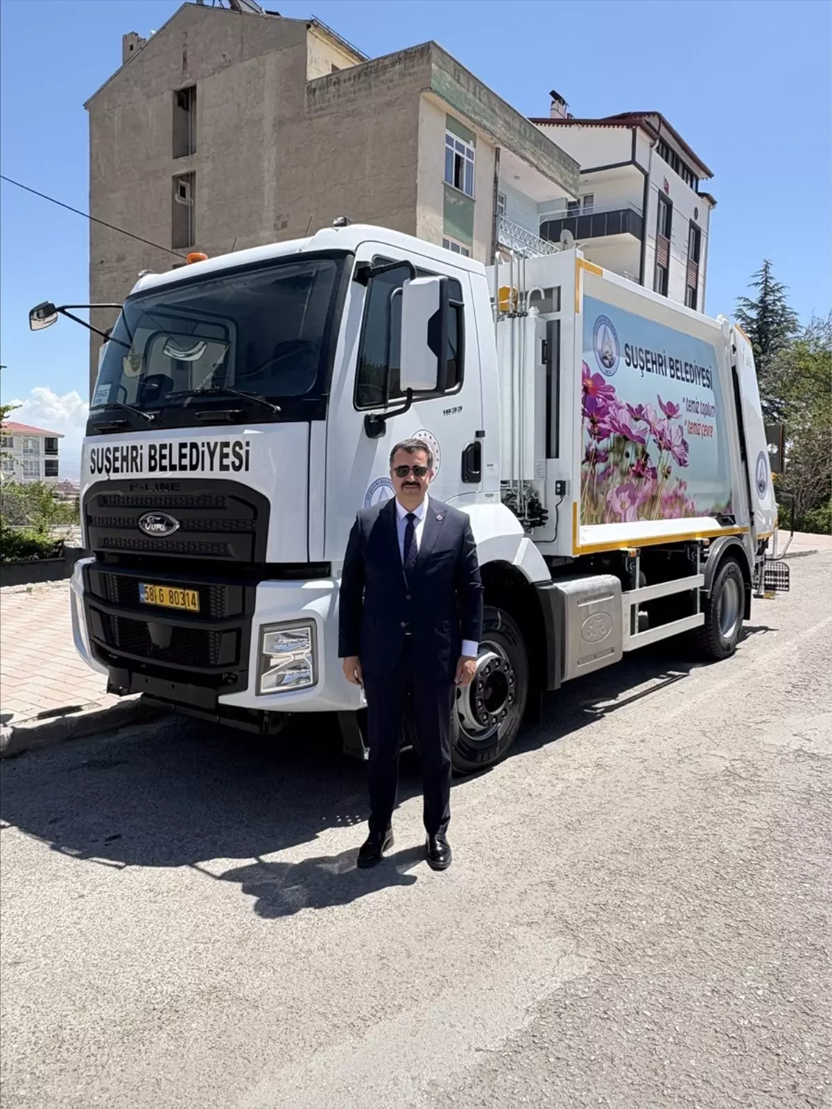 Suşehri'ne Yeni Çöp Toplama Kamyonu Hizmete Girdi