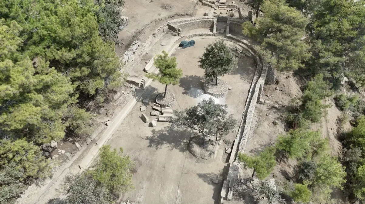Antalya'da 1800 Yıllık Stadyum Keşfedildi