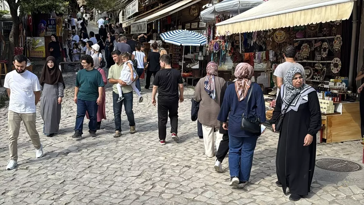 Safranbolu'da Hafta Sonu Yoğunluğu: Ziyaretçiler Tarihi Sokaklarda