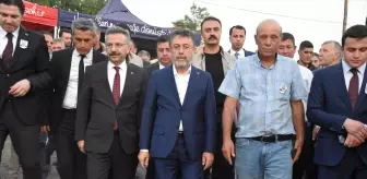 Tarım ve Orman Bakanı Yumaklı'dan, orman yangını şehitlerinden Kocaman'ın ailesine taziye ziyareti