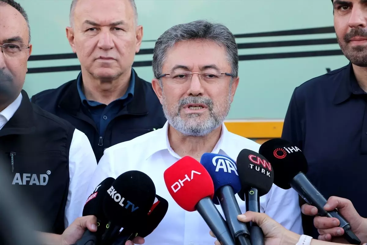 Tarım ve Orman Bakanı Yumaklı, Yangınla Mücadele Durumunu Açıkladı