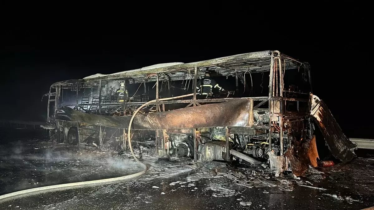 TAG Otoyolunda Yolcu Otobüsü Yangın Çıkardı