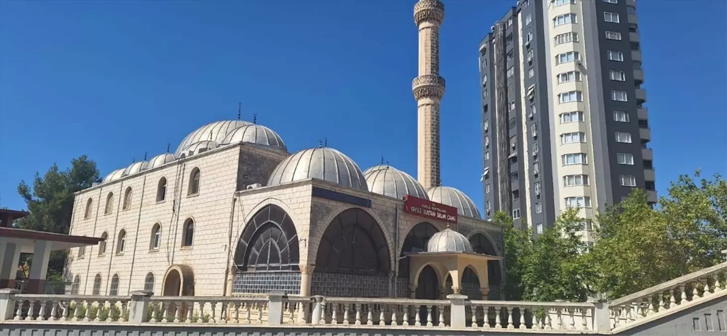 Tarsus'ta Hasarlı Camiden Hırsızlık Olayı