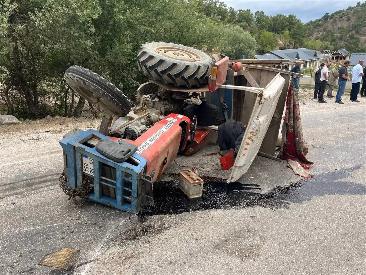 Amasya'da Traktör Devrildi, Sürücü Yaralandı