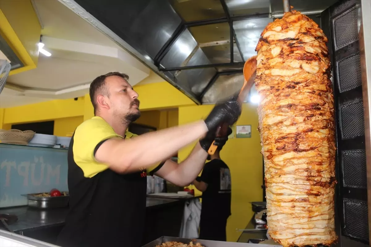 Amasya'da Döner Ustaları Sıcaklarla Mücadele Ediyor