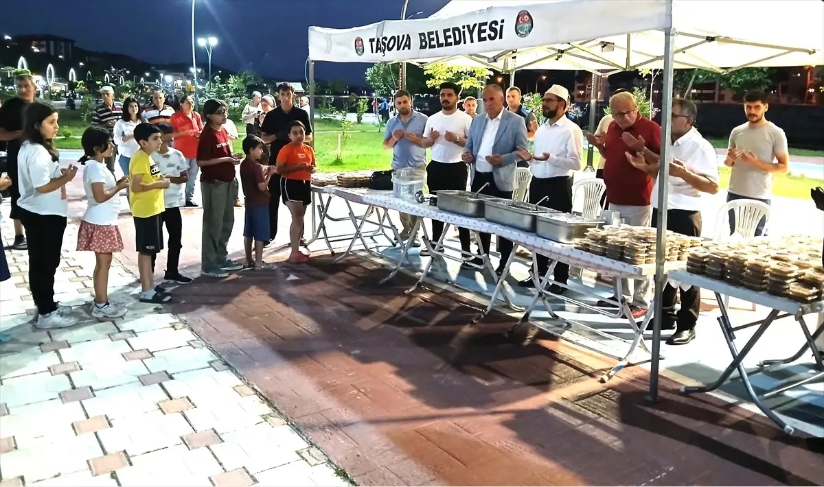 Taşova'da Aşure İkramı ile Birlik ve Beraberlik Mesajı