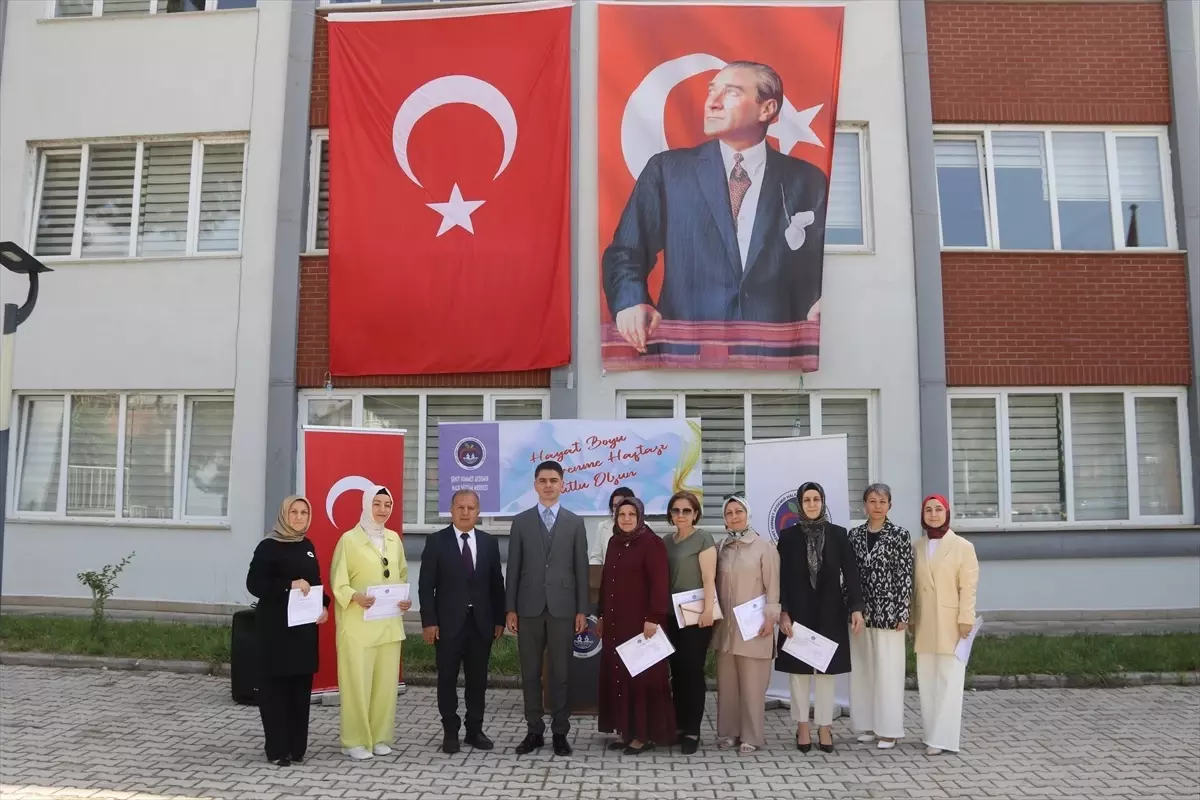 Taşova'da Yıl Sonu El Sanatları Sergisi Düzenlendi