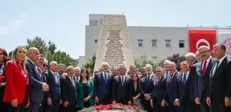 TBMM Başkanı Kurtulmuş, 15 Temmuz'da Meclis'te bombalanan alanlara karanfil bıraktı