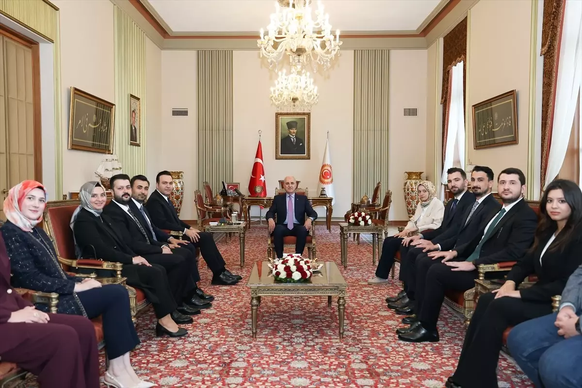 TBMM Başkanı Kurtulmuş, AK Parti Gençlik Kolları Başkanını Kabul Etti