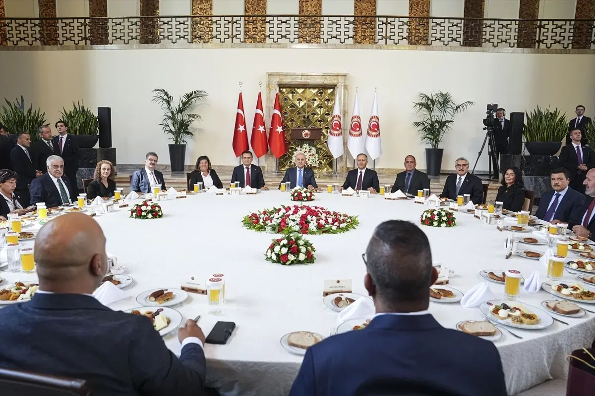 TBMM Başkanı Kurtulmuş, KKTC'den gelen muhtarları kabul etti Açıklaması