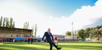 TBMM Başkanı Kurtulmuş, Macaristan'da Dostluk Maçını İzledi