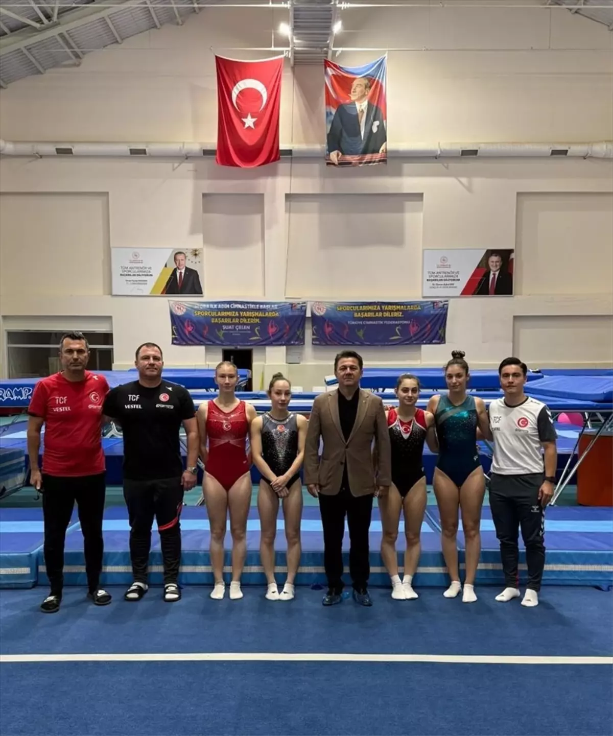 TCF Başkanı Suat Çelen, Olimpik Trampolin Kadın Milli Takımı'nı Ziyaret Etti