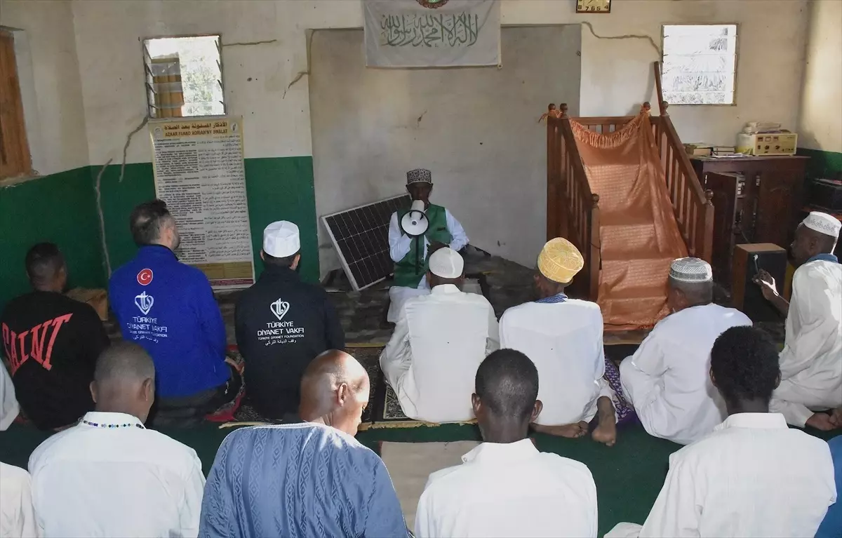 Madagaskar'da Türkiye'nin Şefkat Eli: TDV Gönüllüleri, Kurban Bağışlarını İhtiyaç Sahiplerine Ulaştırdı