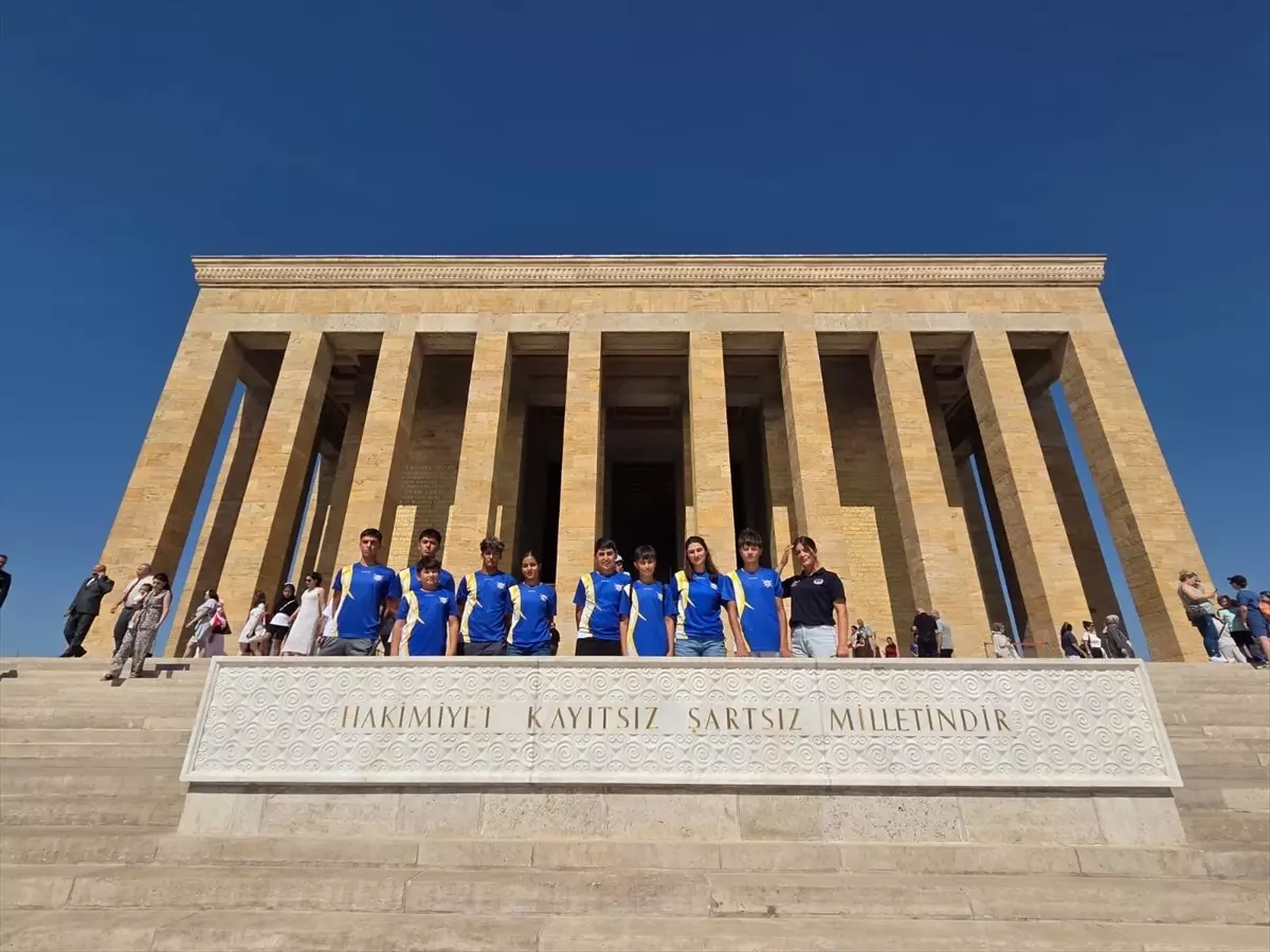 TED Edirne Koleji Kürek Takımı Anıtkabir'i Ziyaret Etti