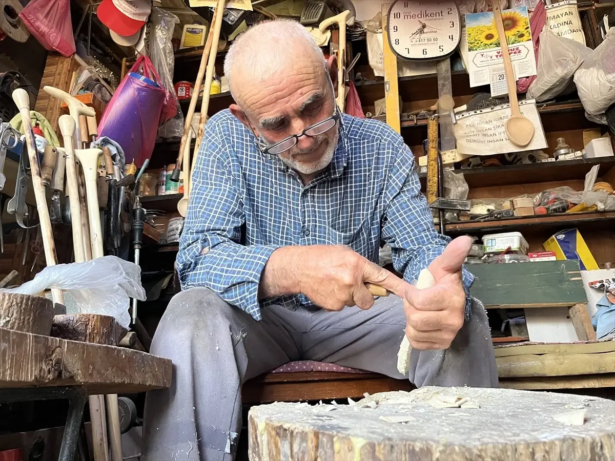69 Yaşındaki Çiftçi Basri Doğan'ın Ağaç Oymacılığı Tutkusu