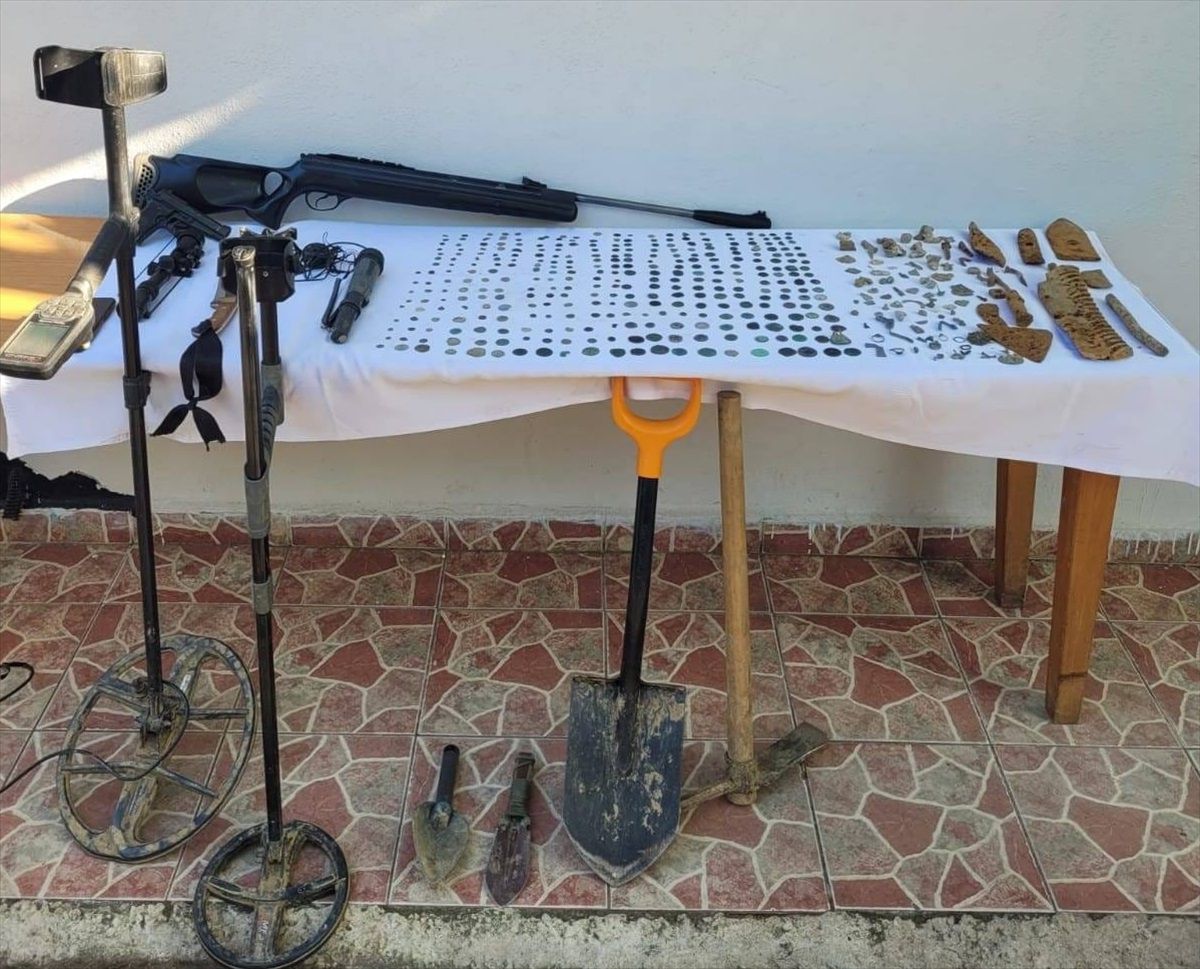 Tekirdağ'da Tarihi Eser Kaçakçılığı Operasyonu: 432 Sikke ve Uyuşturucu Ele Geçirildi