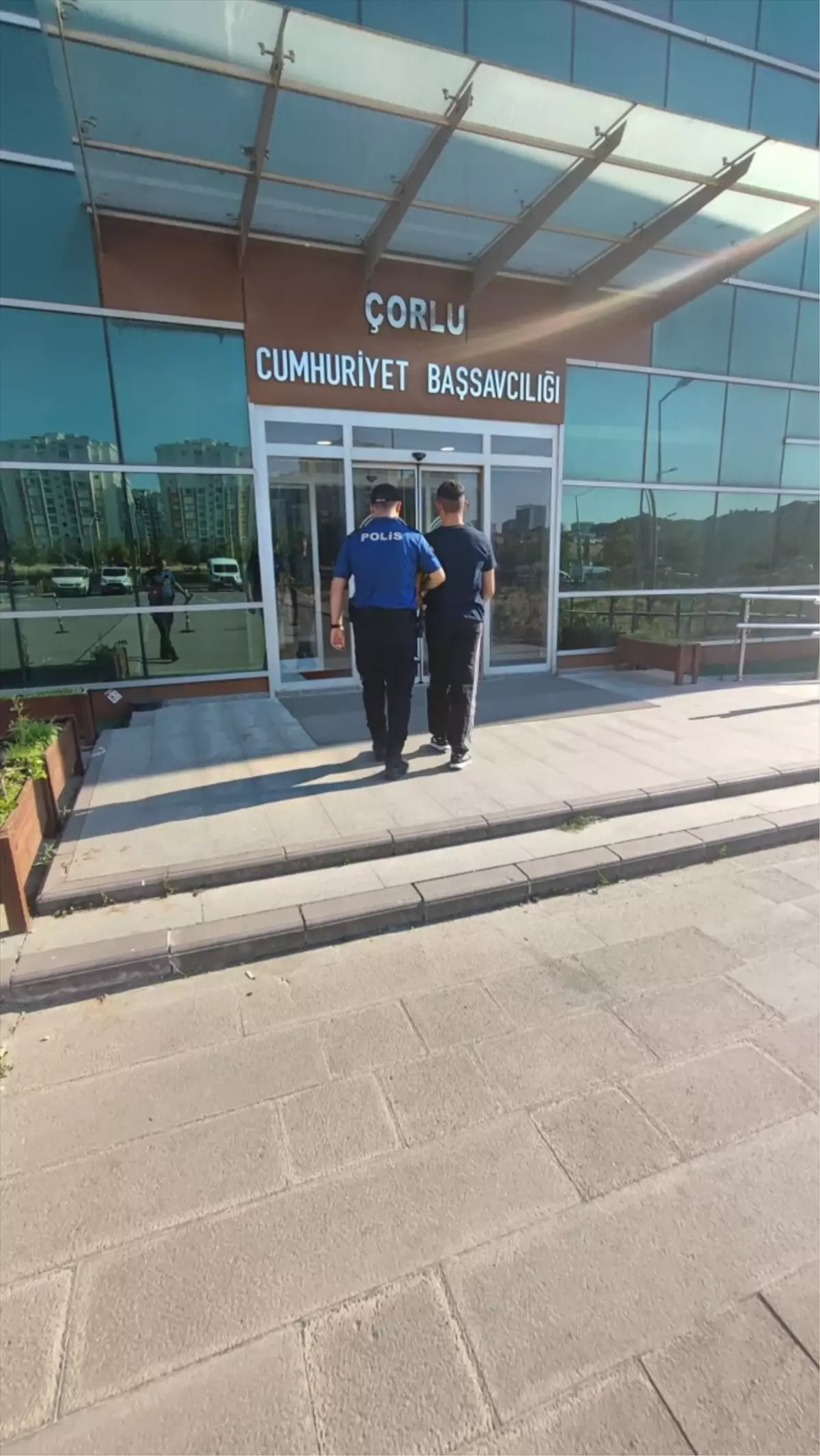 Tekirdağ'da Otomobile Ateş Eden Zanlı Tutuklandı
