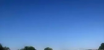 Tekirdağ'da Kum Yüklü Kamyon Devrildi, Sürücü Yaralandı
