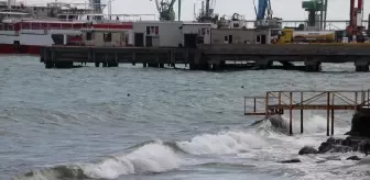 Marmara Denizi'nde Poyraz Deniz Ulaşımını Aksattı