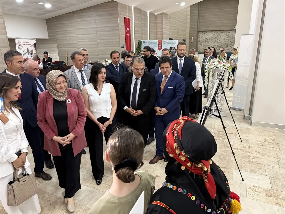 Tekirdağ'da 'Gölgedeki Rehberler' Fotoğraf Sergisi Açıldı