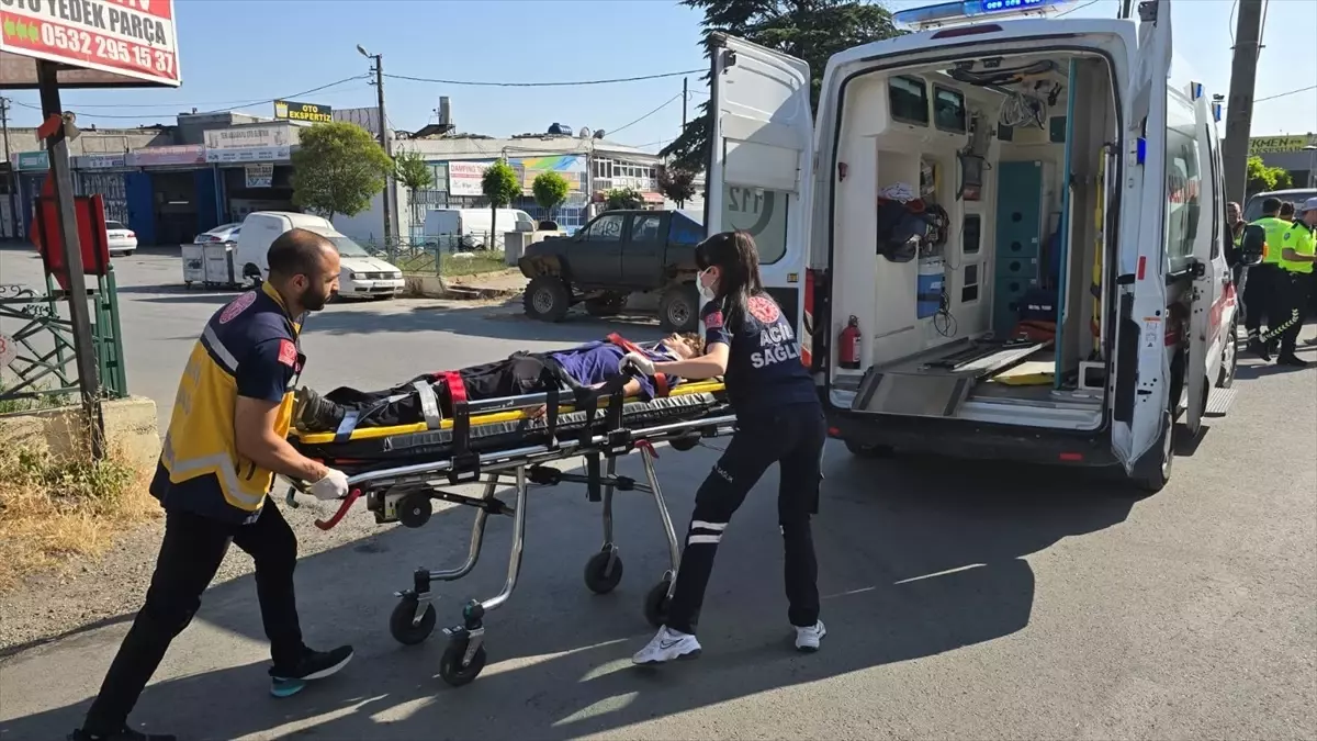 Çerkezköy'de Motosiklet ile Hafif Ticari Araç Çarpıştı