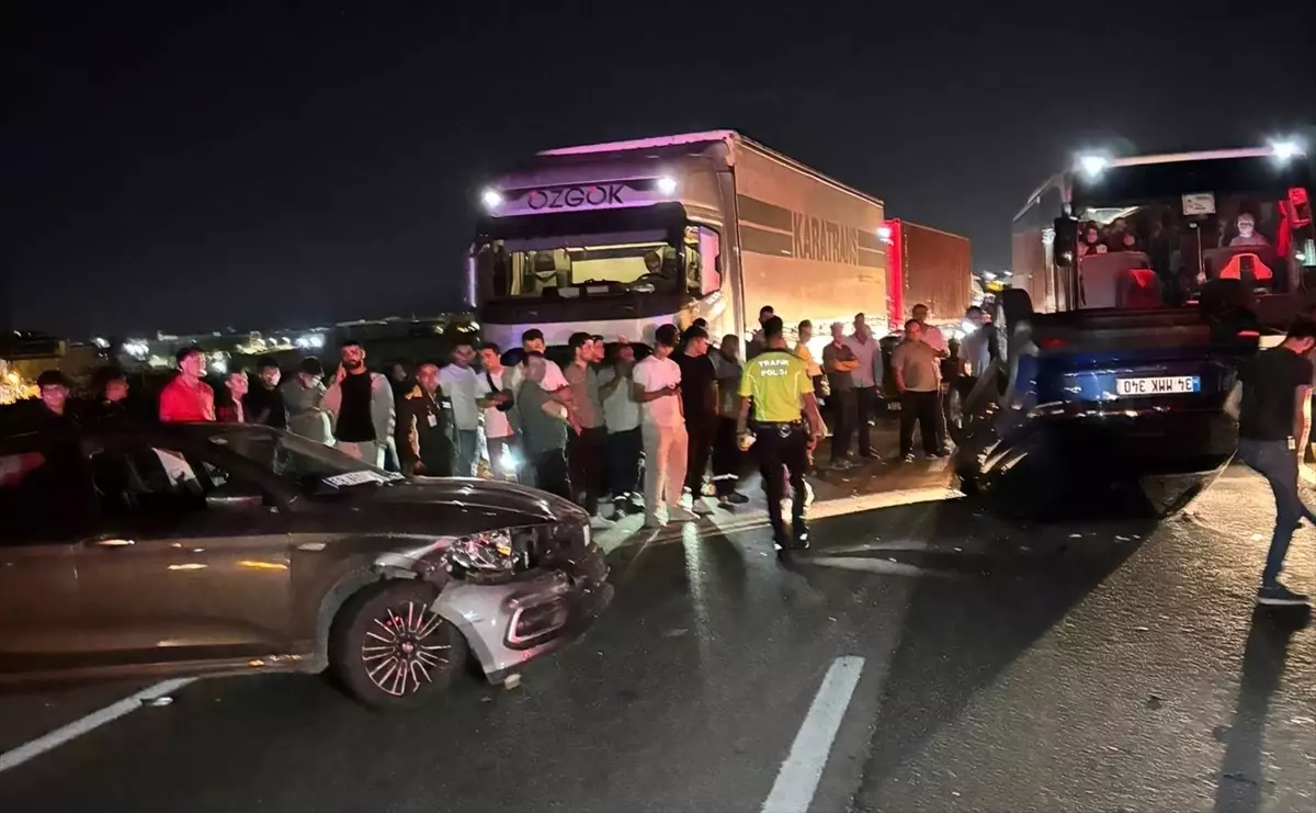 Tekirdağ'da İki Otomobil Çarpıştı: 2 Yaralı