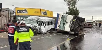 Tekirdağ'da Minibüs ile Kamyon Çarpıştı: 3 Ölü, 7 Yaralı