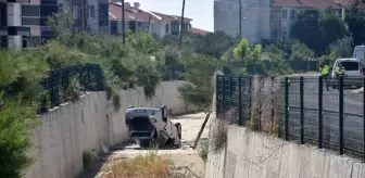 Tekirdağ'da Su Kanalına Devrilen Araçta Sürücü Yaralandı