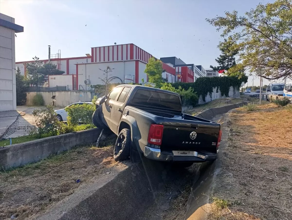 Tekirdağ'da Pikap Kazası: 2 Yaralı
