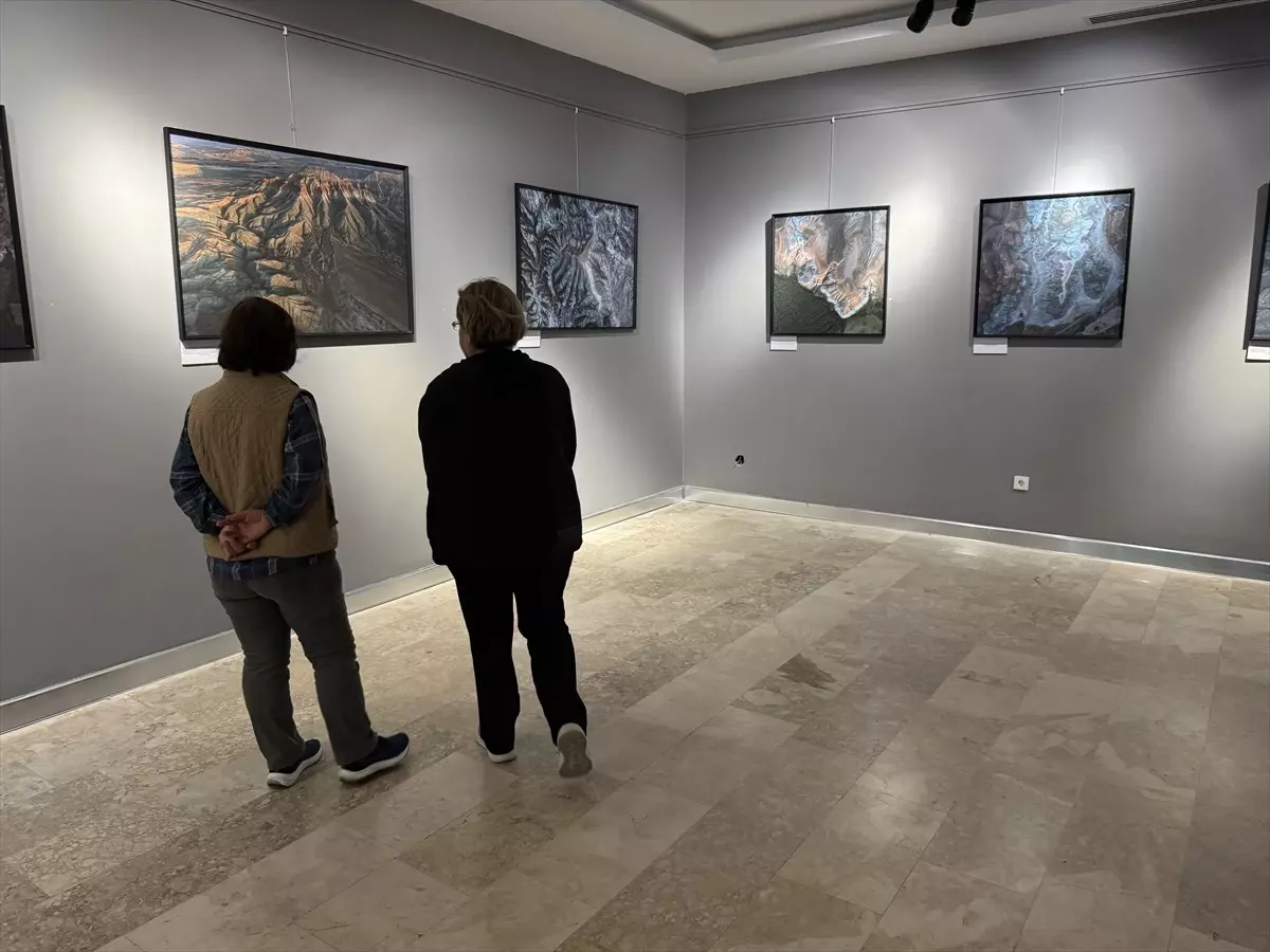 Milan Radisics'in 'Ayak İzlerimiz' Sergisi Tekirdağ'da Açıldı