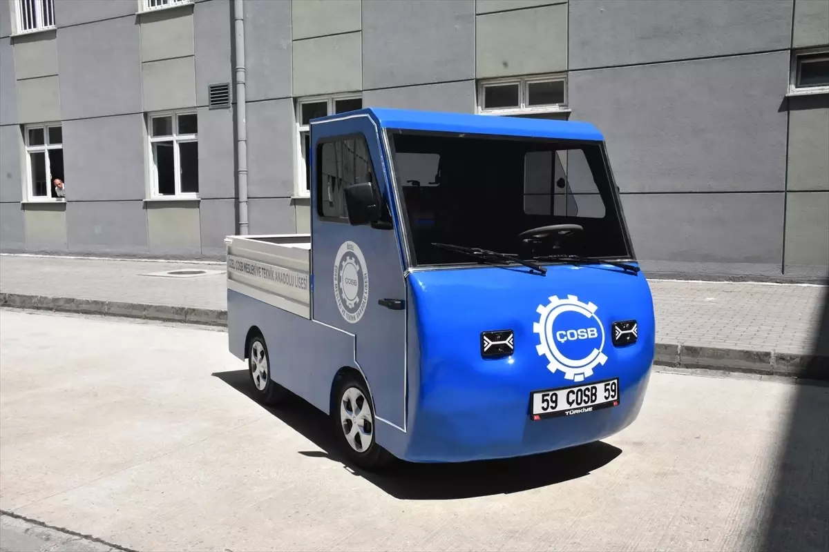 Tekirdağ'daki Öğrenciler Elektrikli Kamyonet Geliştirdi