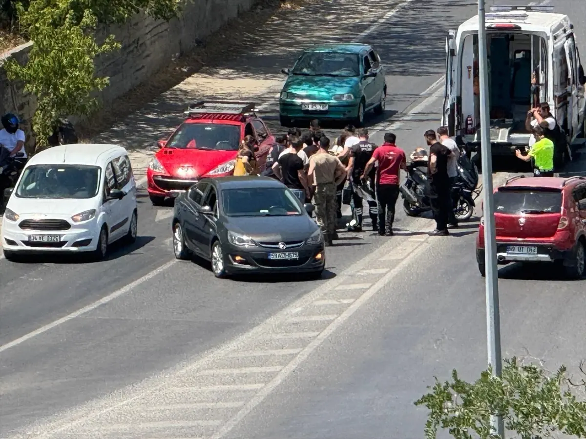 Çorlu'da Otomobil ve Motosiklet Çarpıştı: İki Yaralı