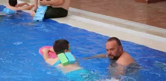 Tekirdağ'da Özel Çocuklar Yüzme Kursuyla Sosyalleşiyor