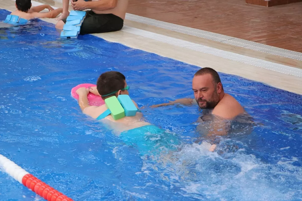 Tekirdağ'da Özel Çocuklar Yüzme Kursuyla Sosyalleşiyor