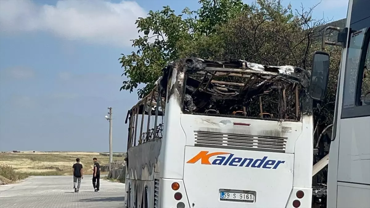 Tekirdağ'da Park Halindeki Otobüste Yangın Çıktı