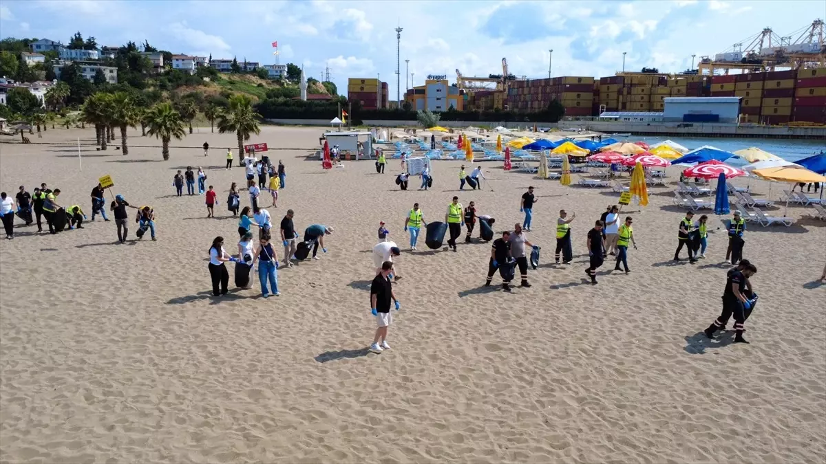 Tekirdağ'da Sahil Temizliği Etkinliği Gerçekleştirildi
