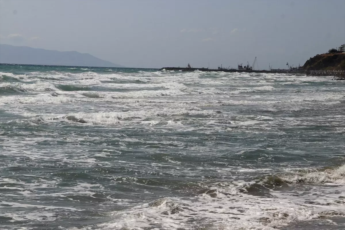 Marmara Denizi'nde Poyraz Ulaşımı Aksatıyor