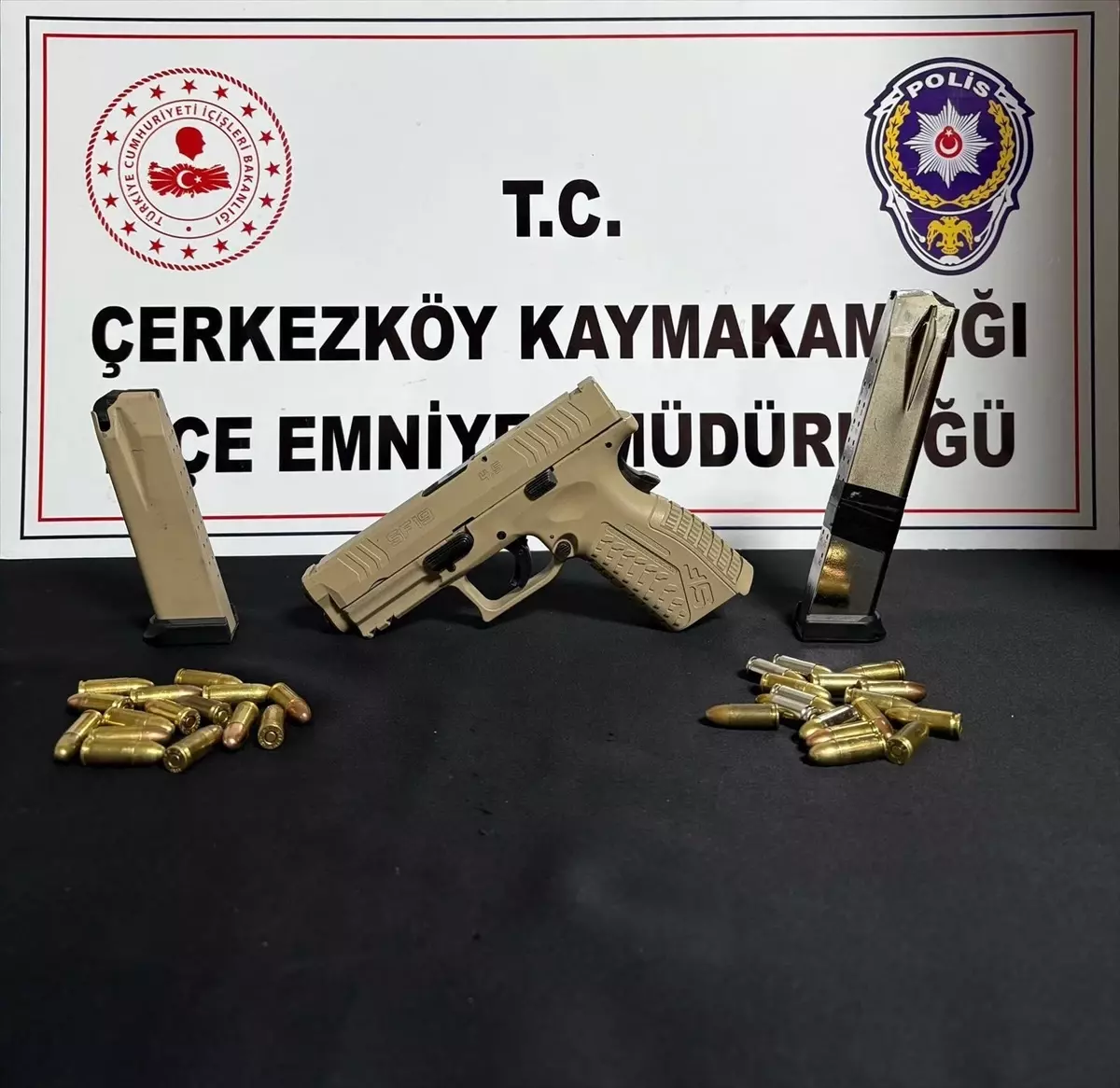 Tekirdağ'da Metruk Binada Ruhsatsız Tabanca Ele Geçirildi