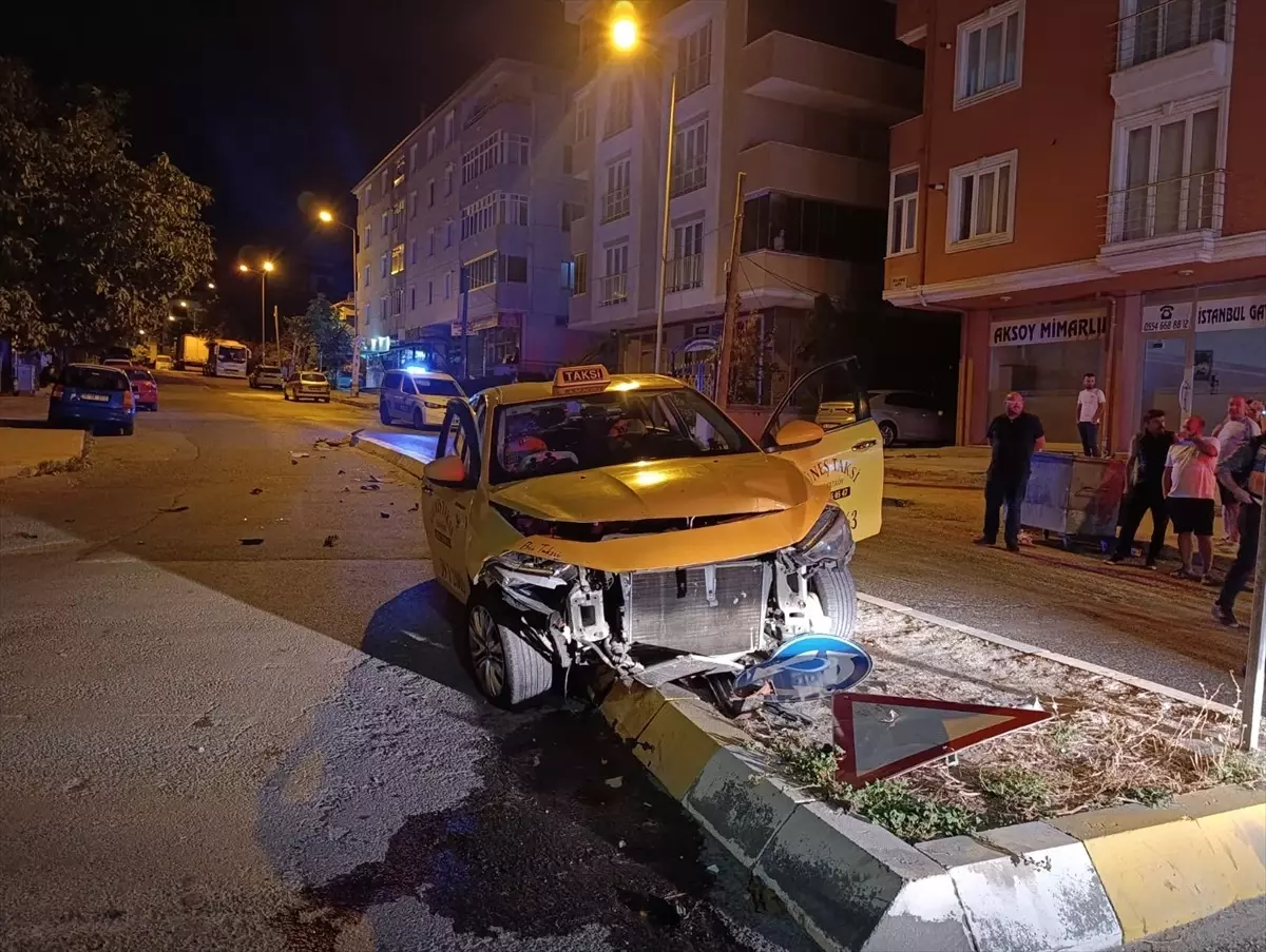Çerkezköy'de Taksiyi Gasbeden İki Zanlı Tutuklandı
