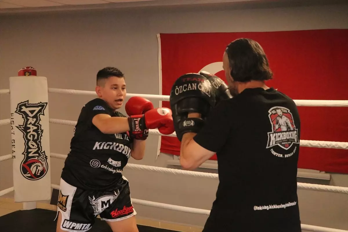 12 Yaşındaki Kick Boks Sporcusu Burak Özel, Türkiye Şampiyonluğu Hedefliyor