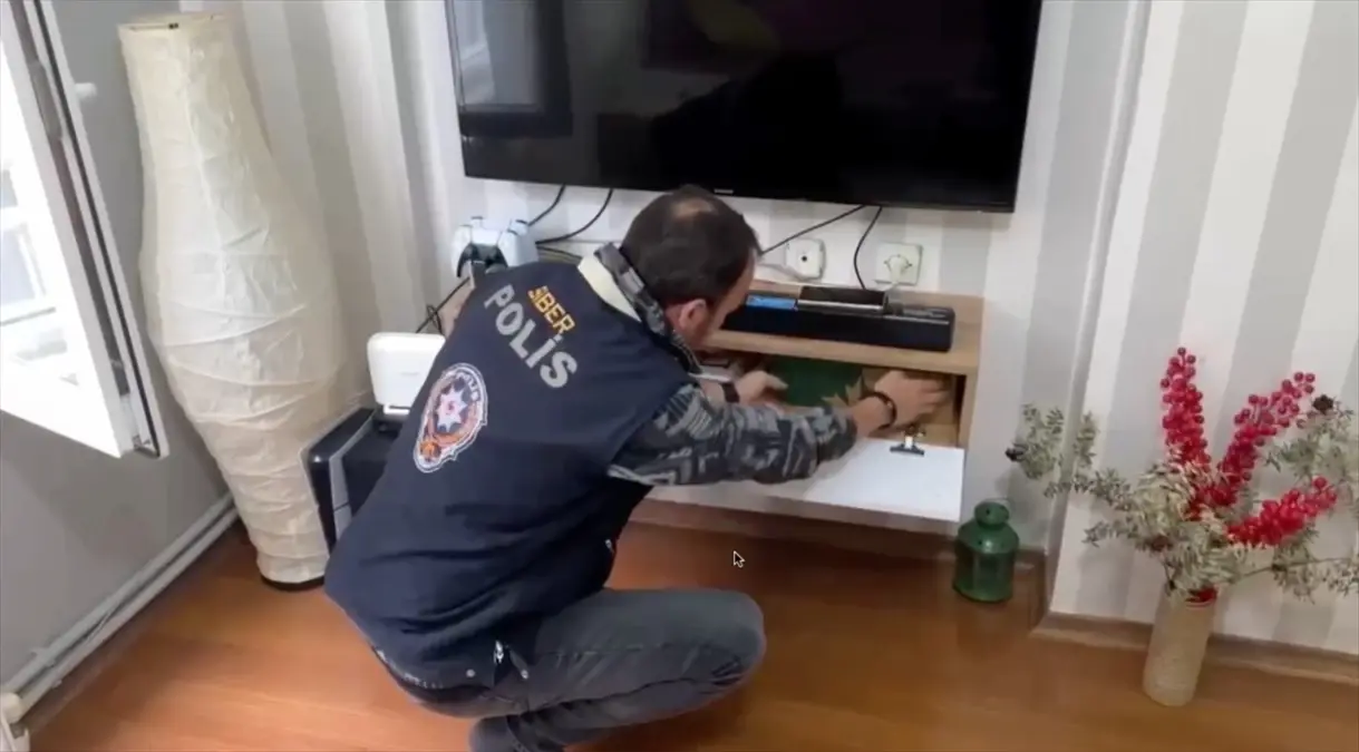 İş Bulma Vaadiyle Dolandırıcılık Operasyonunda 16 Tutuklama