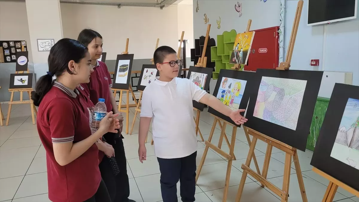 Özel Gereksinimli Öğrenci Miraç Küdük İlk Kişisel Sergisini Açtı
