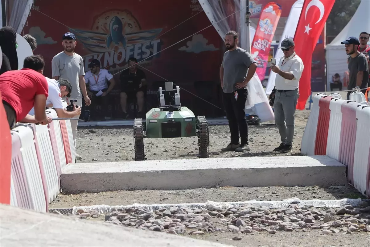 Tekirdağ'da İnsansız Kara Aracı Yarışması Gençlere Tecrübe Kazandırıyor